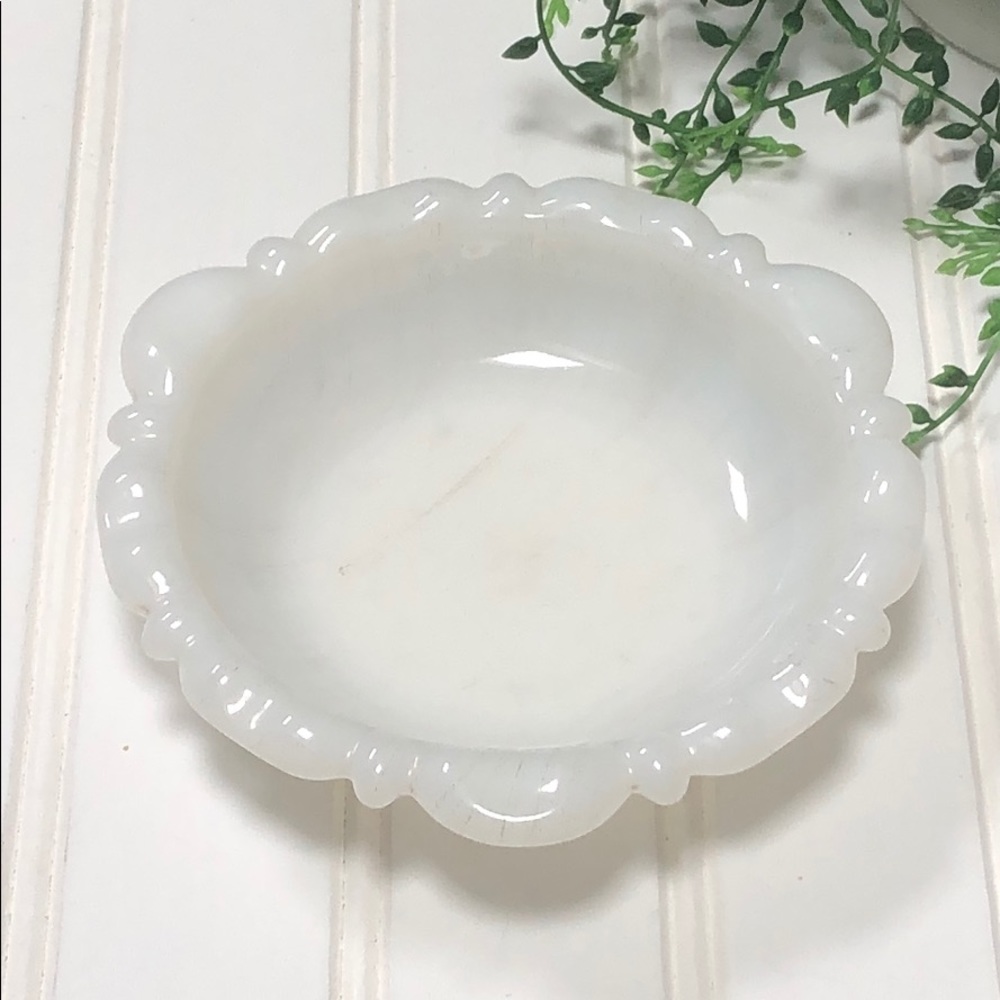 Milk glass ashtray/dish